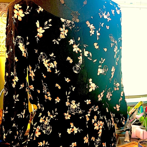 𝅺🎇#250-(M) Xhilaration Romper/floral design w/ lace trim. Super comfy. - Picture 3 of 10